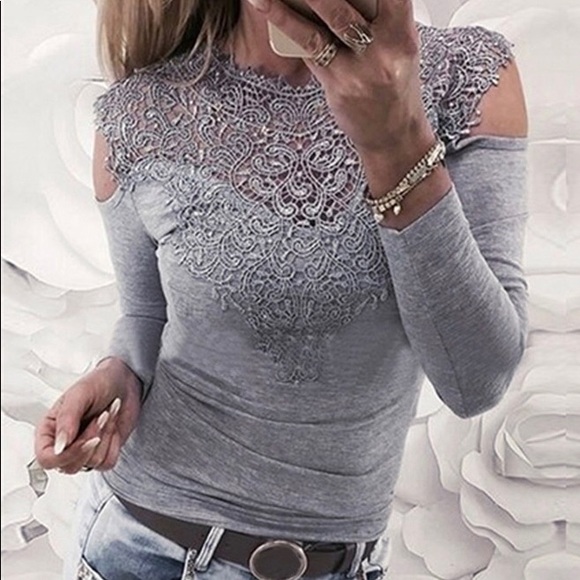 Tops - Pretty cold shoulder lace top